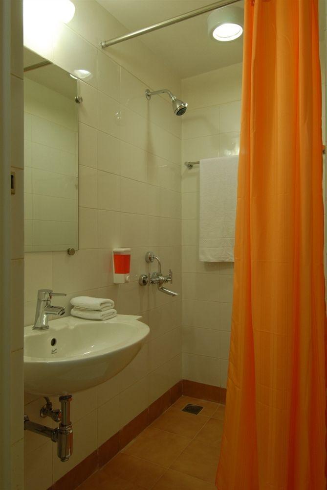 Red Fox Hotel, Чандигарх Экстерьер фото